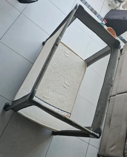 Berço portátil + colchão 