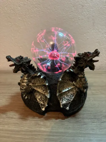 Bola de Plasma com Base de Dragões - Luminária Decorativa Geek