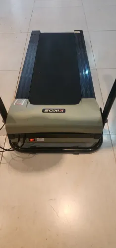 Vendo Esteira semi nova, excelente estado de conservação, marca kikos E800 220 volts