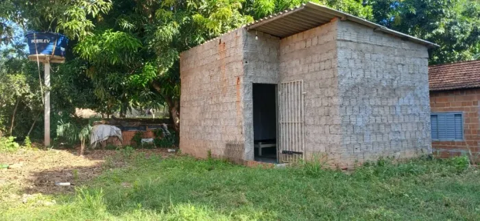 VENDE-SE CASA 1 PEÇA E UM BANHEIRO