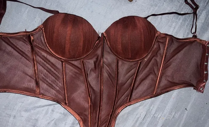 VENDO CORSET M, MOTIVO DA VENDA: NÃO ME SERVIU