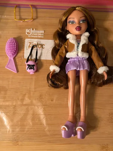 BRATZ GOIN OUT YASMIN