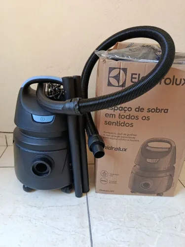 Aspirador Eletrolux 12L Pó e Água.