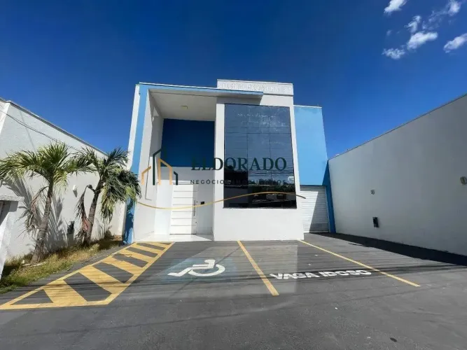 Prédio comercial no Centro de Cuiabá - 9 salas disponíveis - Estacionamento privativo