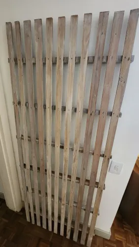 Estrado de madeira para cama solteiro