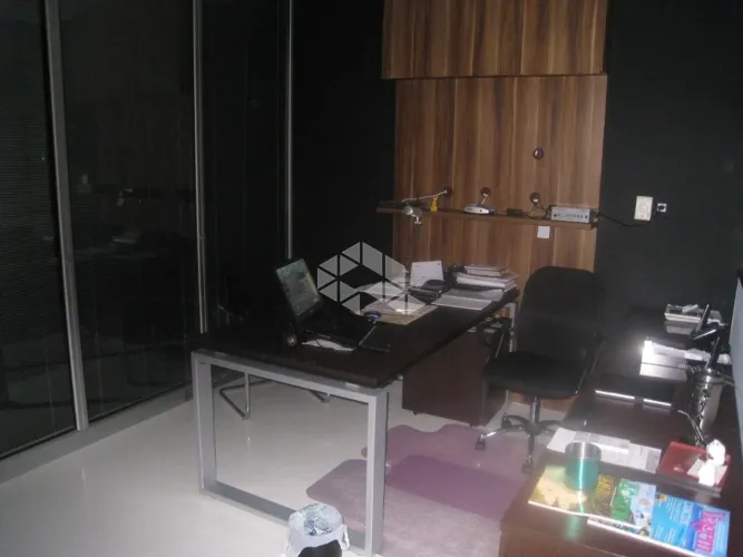 Sala Comercial à Venda em Moema com 29 m2, e 1 Vaga de Garagem