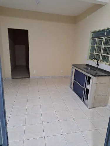 Edicula com 01 vaga de garagem 