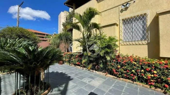 Casa encantadora de 3 quartos no Carlos Prates - Conforto, privacidade e localização privi