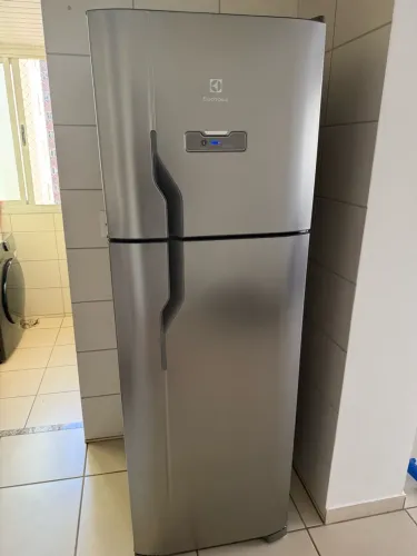 GELADEIRA ELECTROLUX FROST FREE 371 LITROS INOX - R$ 2.100