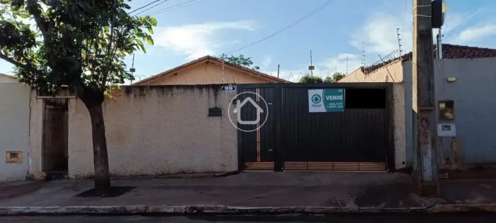 CASA COM TRES QUARTOS