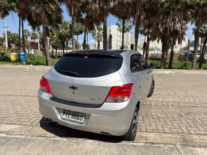 Chevrolet Onix Hatch LT 1.0 8V Flex Power Mec. 4P 2016