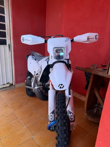 HUSQ 300 PRO APENAS 8 HORAS