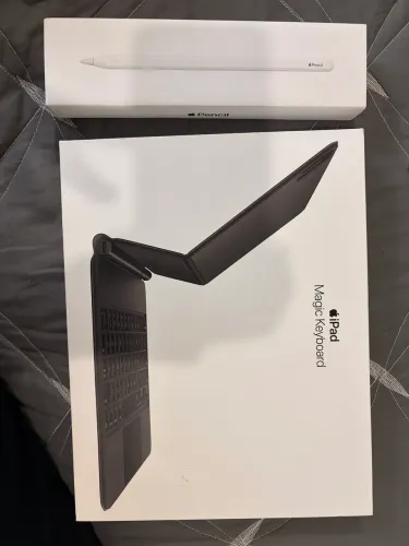 Magic Keyboard + Apple pencil