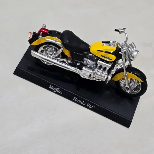 Miniatura moto Honda F6C