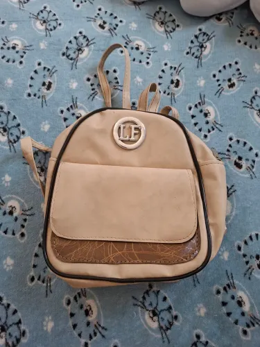 Mini mochila pouco usada