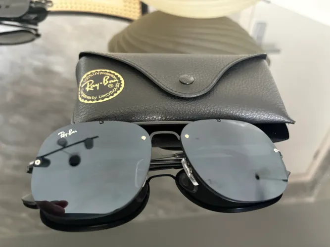 Oculos preto otimo estado com caixa