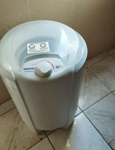 Vendo centrifuga de roupas.