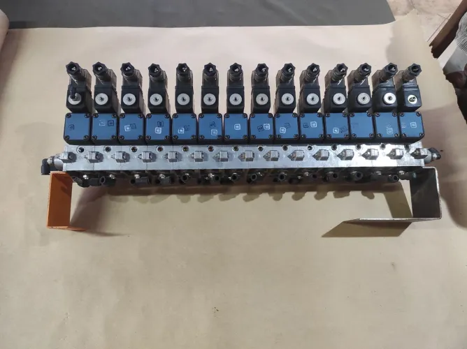 ÚNICO Lote de válvulas solenóides e bloco original FESTO qualidade garantida preço baixo