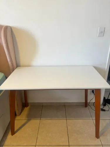 Mesa de escritório branca