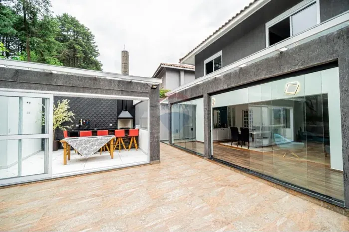 Casa de Condomínio para venda em Granja Viana de 262.00m² com 4 Quartos, 4 Suites e 4 Gara