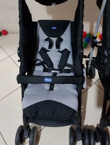 Carrinho de bebê para passeio