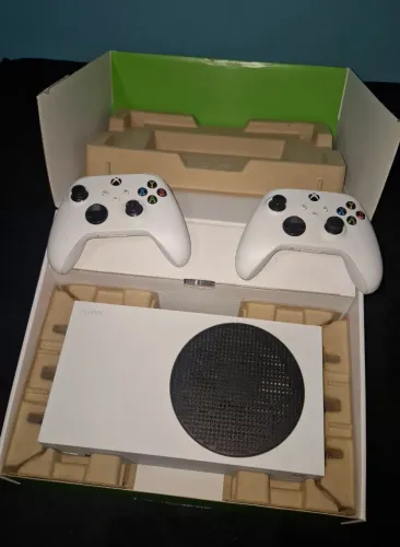 Xbox Series S 512GB SSD 2 controles