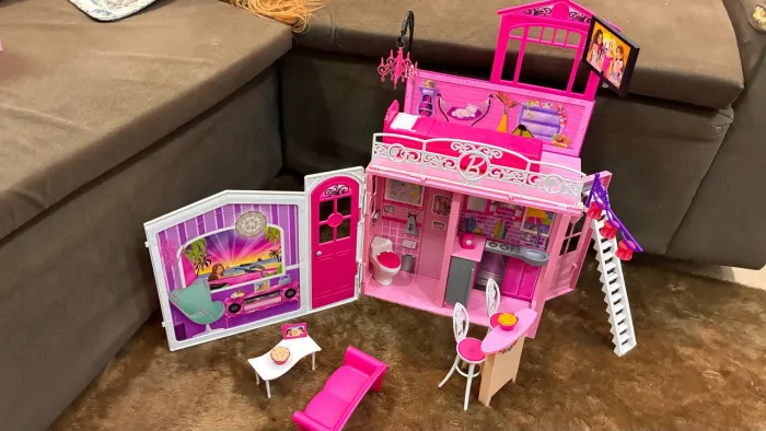 Casa maleta da Barbie impecável
