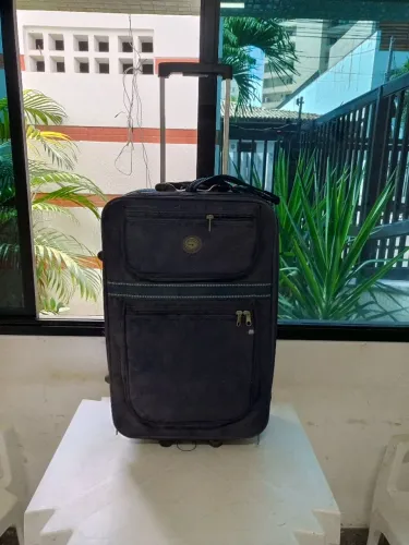 Vendo uma mala grande