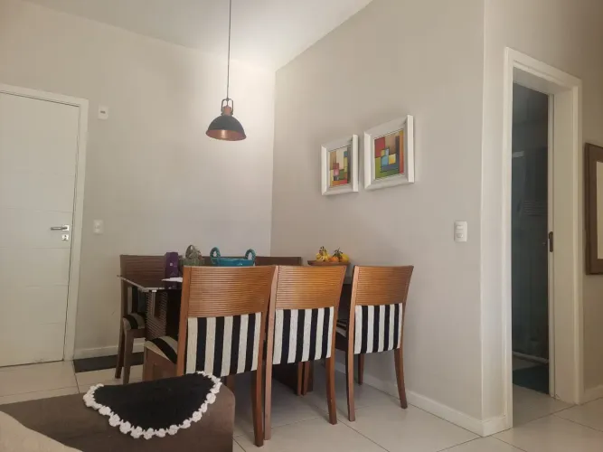 Mesa de jantar 6 lugares em madeira maciça com tampo de vidro - Excelente estado