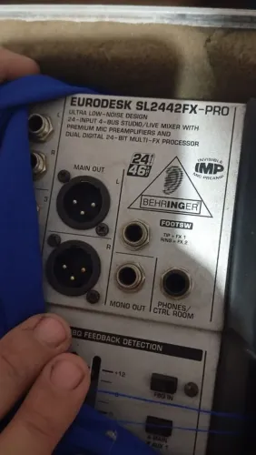 Mesa de som Bheringer Eurodesk SL 2442FX PRO