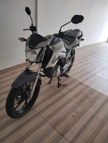 Titan Super Conservada.