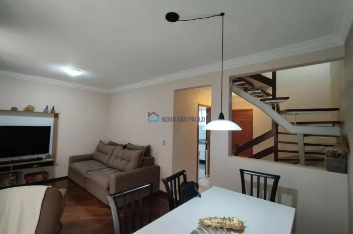 Sobrado em Condomínio com 3 quartos na região da Vila Moraes.