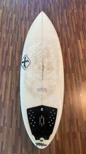 Pranche de surf XANADU 5'10" GIPOS 30,9 litros