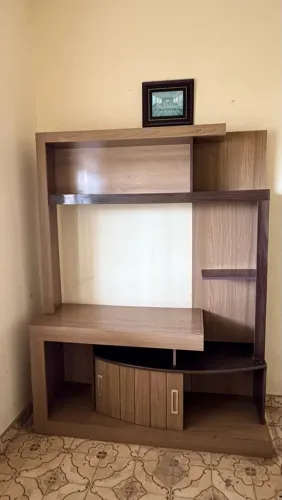 Vendo estante em perfeito estado semi nova frete por conta do comprador .