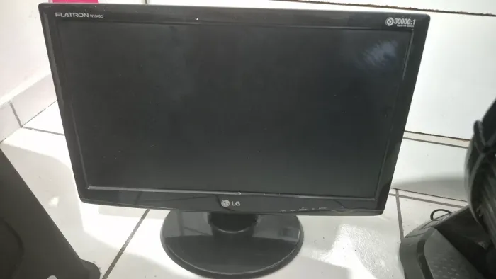 Monitor LG Flatron W1943C - Com Defeito, mas funcionando