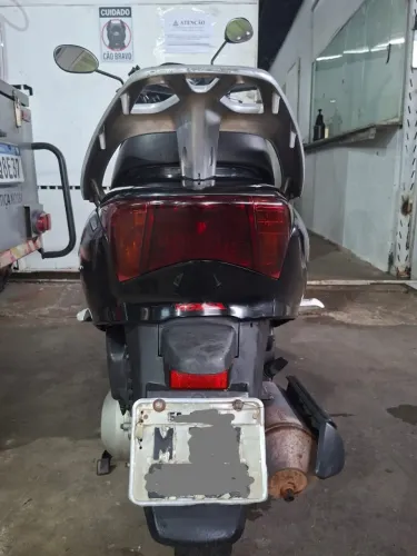 Moto lead super conservada