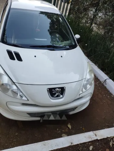 Peugeot 207 Sedan Passion XR 1.4 Flex 8V 4P 2012