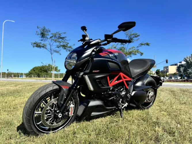 Ducati Diavel 1198 carbon 2013