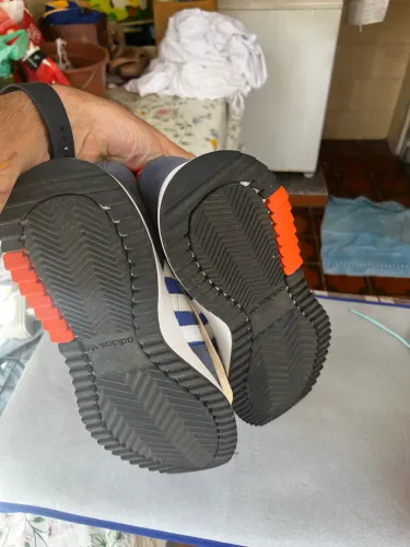 Tênis adidas em excelente estado peça única raridade TAM.44