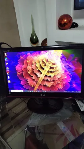 Monitor LG de Led 20 polegadas com adaptador HDMI. Parcelo cartão 