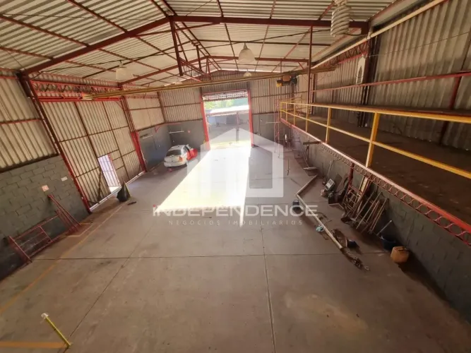 Galpão / Barracão | 300m² | em terreno de 1100m² à venda \ Bom Retiro | São José dos Campo
