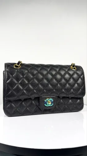 Bolsa Feminina Couro Caviar Preta Matelassê Corrente Dourada