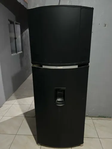 Geladeira cônsul adesivada