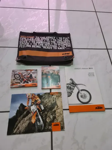 Pasta com Manuais original Motos Ktm.