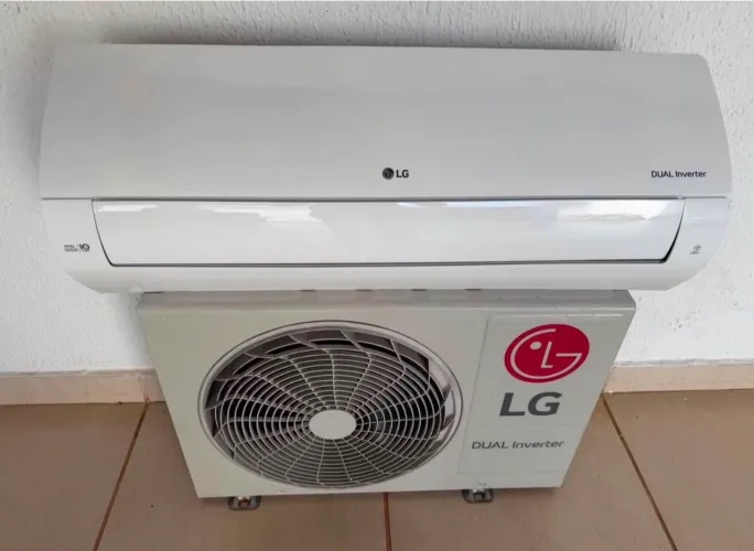 Ar condicionado 9 mil Btus LG dual inverter - 220V
