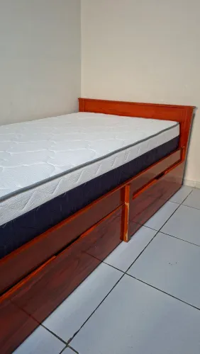 Cama solteirão de madeira
