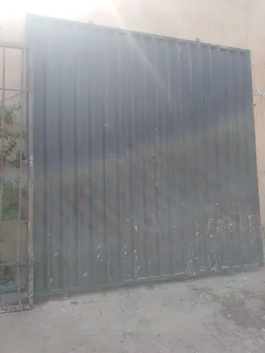 Portão de ferro novo + grade + telha de zinco+ escoramento + tesoura de ferro .