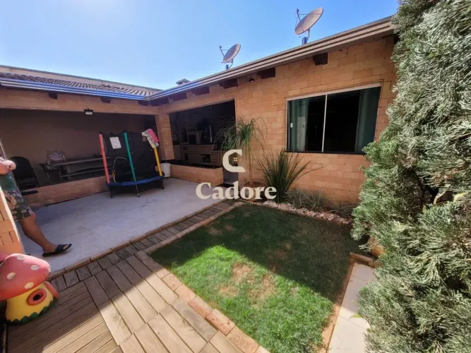 Casa à venda no Cidade Jardim com 4/4 sendo 01 suíte e espaço gourmet