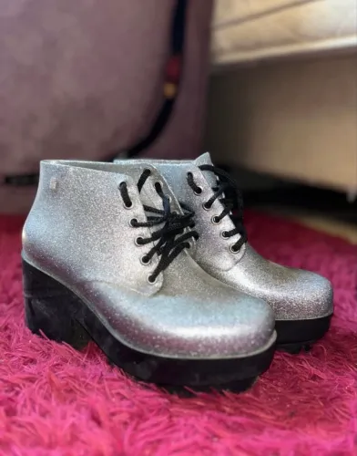 bota melissa stellar sato tratorado