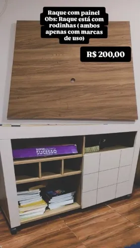 Rack Bege e Amadeirado com Rodinhas + Painel de TV<br>Valor: R$ 200,00
